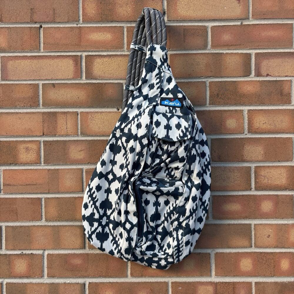 KAVU Rope Sling Bag Crossbody Shoulder Canvas Ivory/Blue Geometric Print